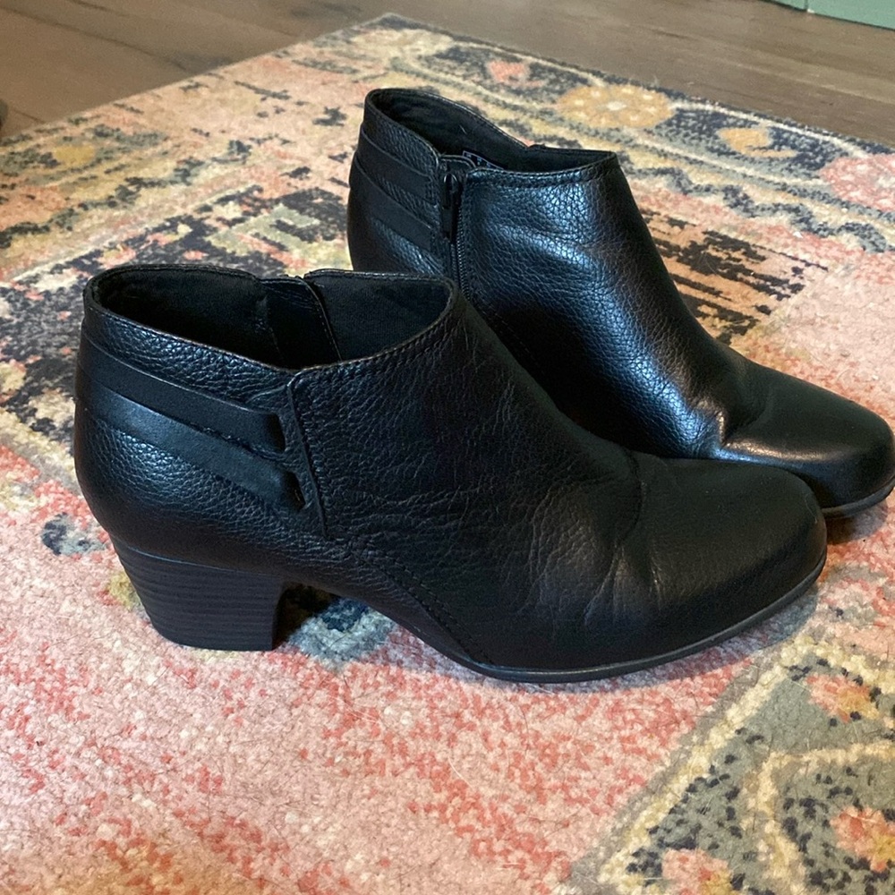 Clarks Leather Block Heel Black Ankle Boot size 8